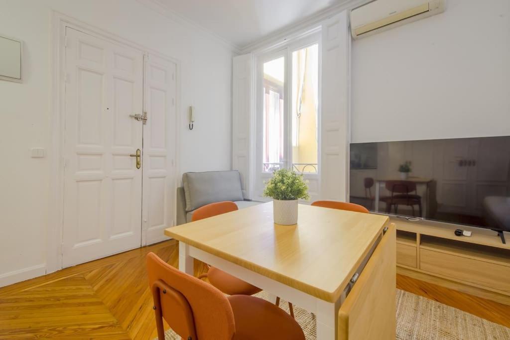 Petite E Chic Loft Para 3 En El Corazon De Madrid Bagian luar foto