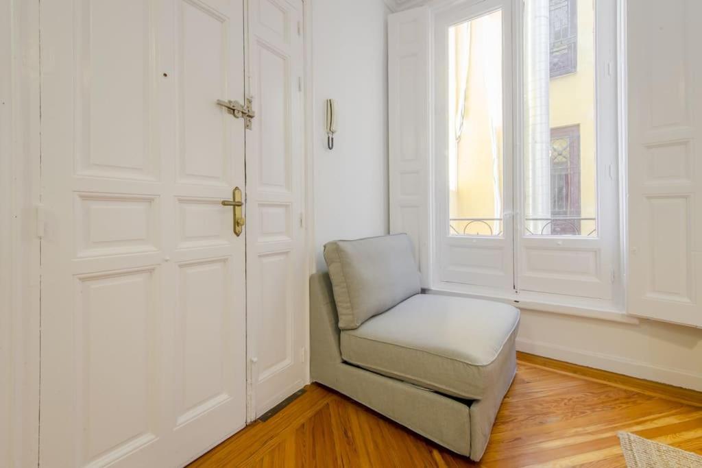 Petite E Chic Loft Para 3 En El Corazon De Madrid Bagian luar foto