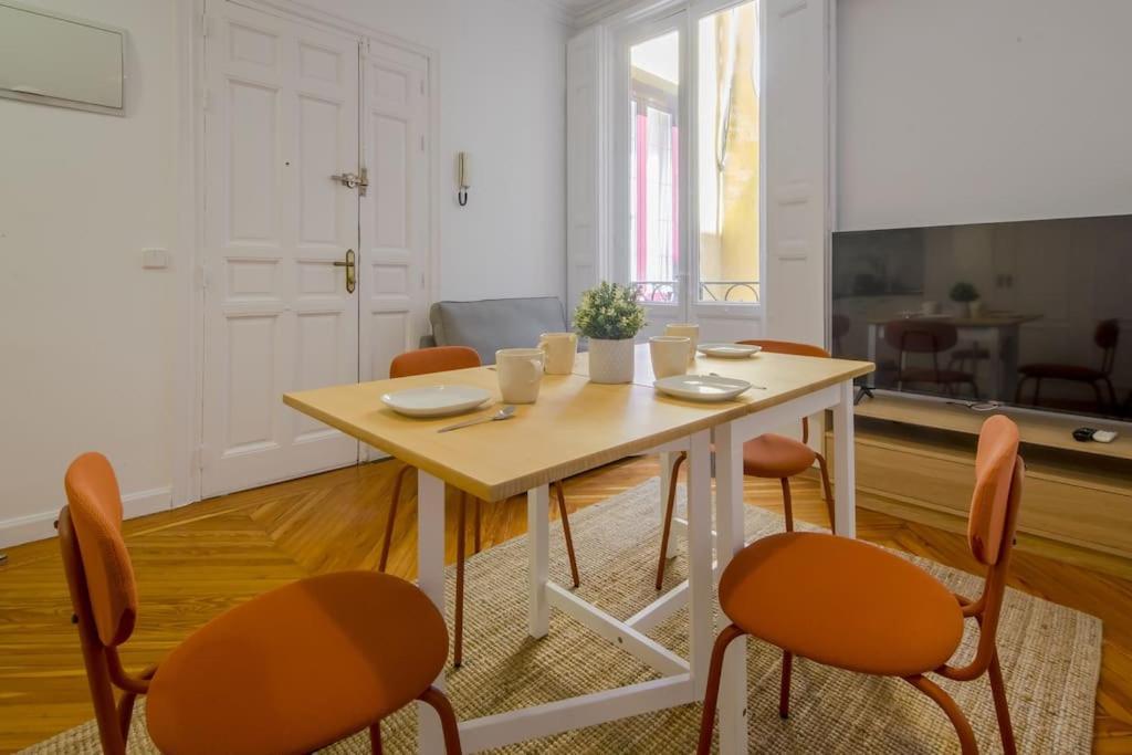 Petite E Chic Loft Para 3 En El Corazon De Madrid Bagian luar foto