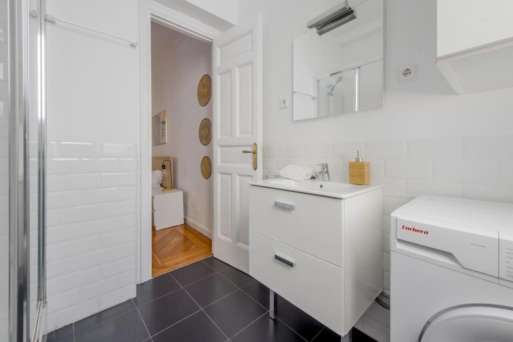 Petite E Chic Loft Para 3 En El Corazon De Madrid Bagian luar foto